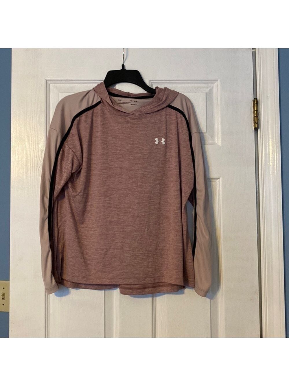 𝅺under Armour womens heat gear light hoodie; size medium